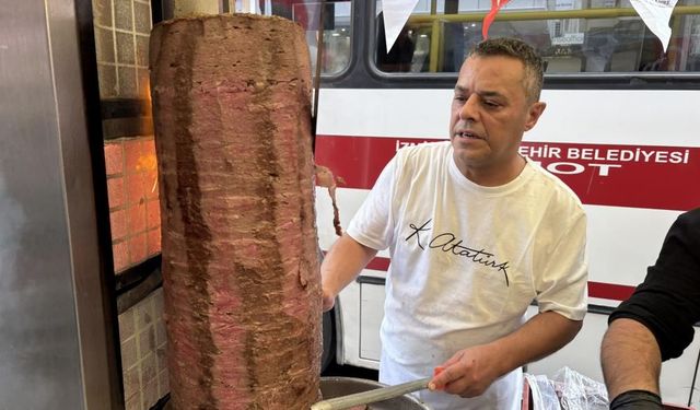 İzmir’de Cumhuriyet Bayramı’nda çocuklara ücretsiz döner ikramı!