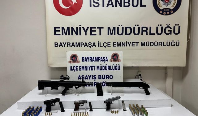 Bayrampaşa’da evden ruhsatsız silah ve mühimmat çıktı