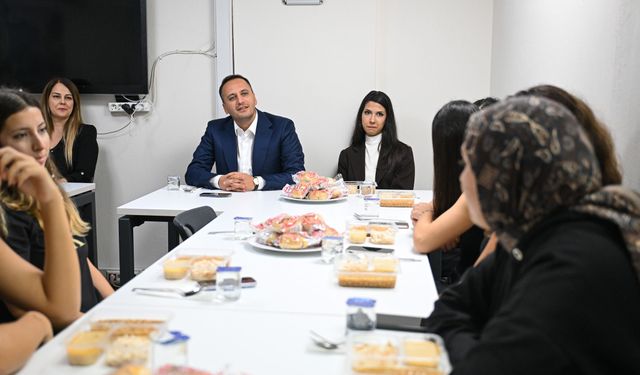 Başkan Eşki’den üniversiteli gençlere ziyaret