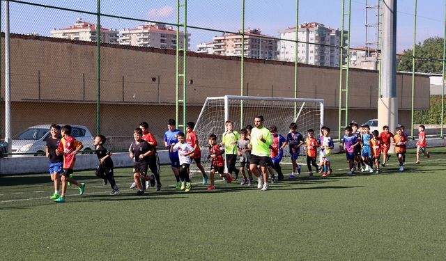 Buca’da ücretsiz futbol eğitimlerine yoğun ilgi