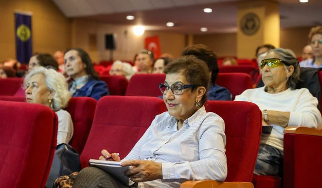 Buca’nın 3. Yaş Üniversitesi’nde ilk ders heyecanı