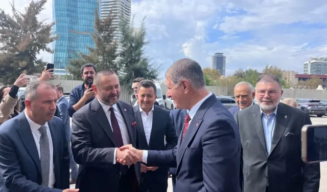 Cemil Tugay’dan AK Parti İzmir İl Başkanlığına ziyaret