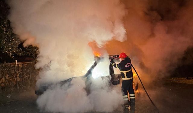Düzce’de seyir halindeki otomobil alev aldı