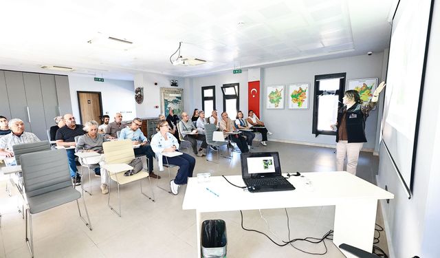 Efes Selçuk’ta zeytin üreticilerine verim eğitimi!