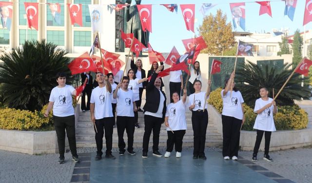 Efes Selçuk’ta engelleri aşan Cumhuriyet coşkusu!