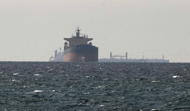 Hürmüz Boğazı’nda konteyner gemisi battı!