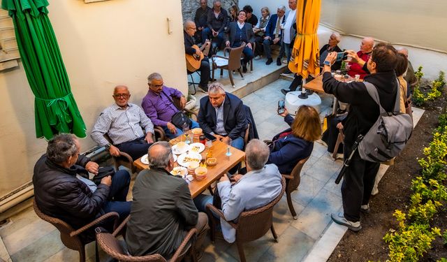 İzmir basınının yeni buluşma adresi açıldı