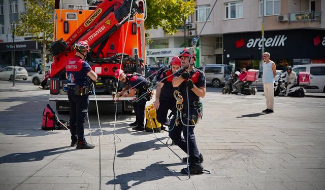İzmir İtfaiyesi’nden gerçeği aratmayan yangın tatbikatı