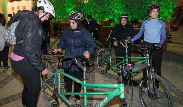 Görme engelliler Kültürpark’ta bisiklet sürdü