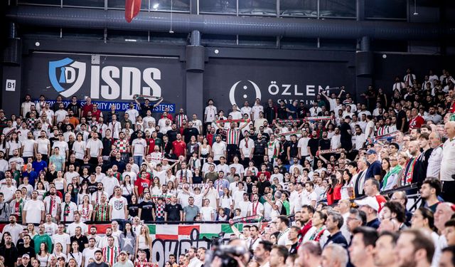 Karşıyaka 5,5 ay sonra taraftarıyla buluştu!