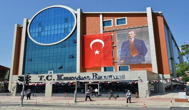 Karabağlar'da yeni dönem! İki istifa dengeleri değiştirdi!