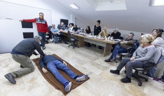 Karşıyaka’da afet gönüllüsü olmak isteyenlere çağrı