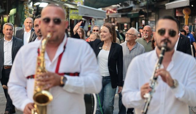 Kemeraltı Festivali esnafın işlerini hareketlendirdi!