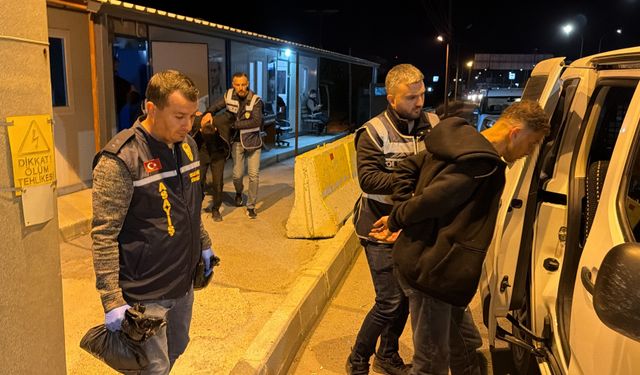 Kendilerini polis olarak tanıtan 3 şüpheli yakalandı