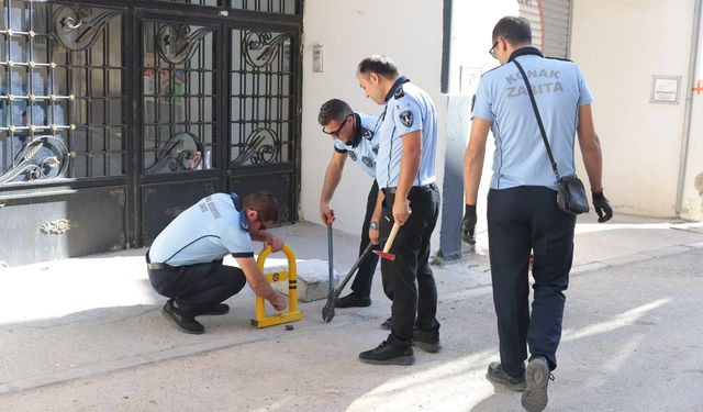 Konak’ta kaldırım ve yol işgallerine müdahale!
