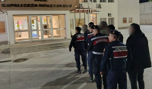 Kuşadası’nda 20 düzensiz göçmen yakalandı