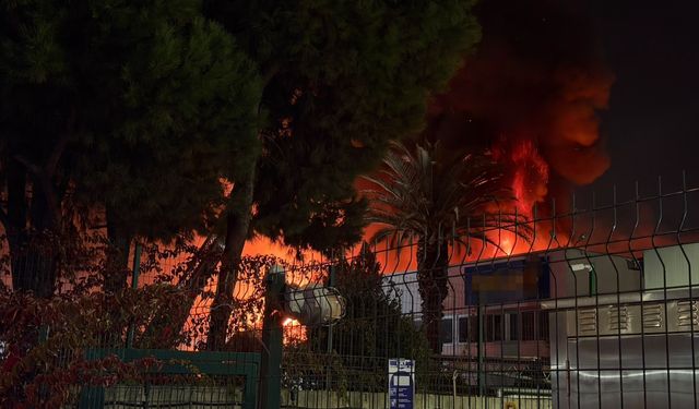 Manisa’da akü fabrikasında yangın!