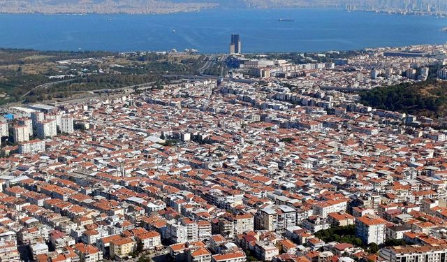 İzmir’de deprem uyarısı: 'Binalar acilen dönüşüme girmeli!'