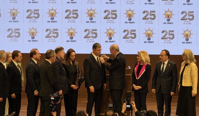 AK Parti İzmir İl Başkanı Saygılı’dan Tugay’ın rozet takması sonrası ilk mesaj