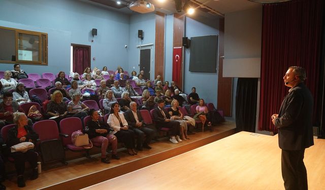 Seferihisar’da 3. Yaş Üniversitesi’nde güz dönemi başladı