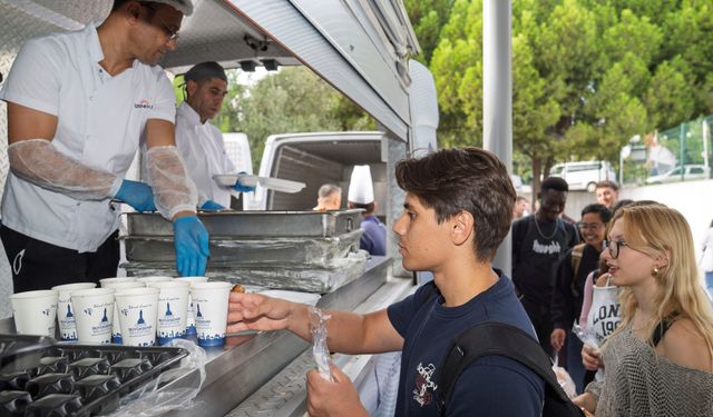 İzmir’de üniversitelilere ücretsiz sıcak yemek desteği