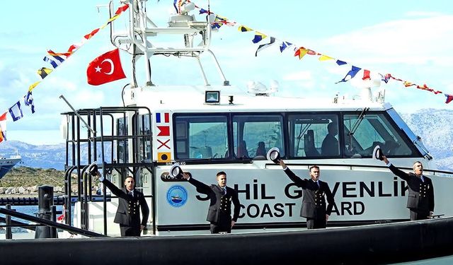 Çeşme'de Cumhuriyet çoşkusu karada ve Mavi Vatan'da gururla kutlanıyor!