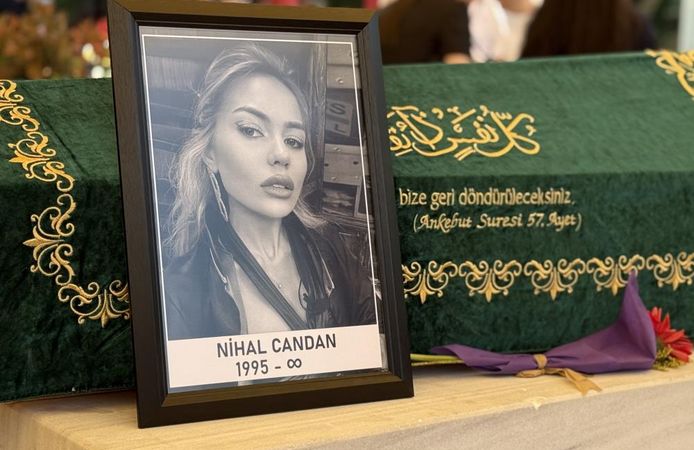 Nihal Candan’ın acı ölümü! Sevenleri cenazede gözyaşlarına boğuldu
