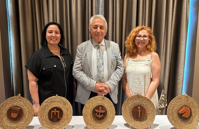 Seramik tutkunları Çeşme Boyalık Otel’de buluştu