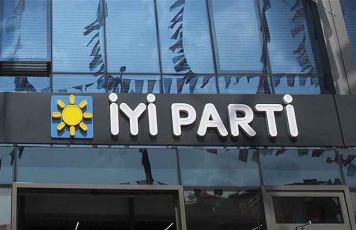 İYİ Parti'de istifalar sürüyor!