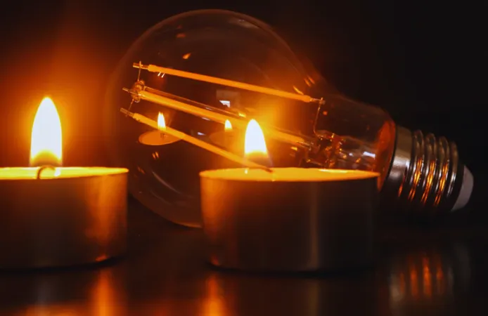 İzmir’e elektrik uyarısı: 13 Ağustos’ta tam 16 ilçede elektrikler kesilecek!