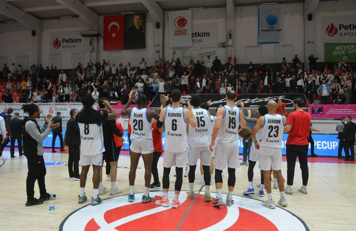 Aliağa Petkimspor korkulu rüyadan uyandı: Mersin düştü, Aliağa ligde kaldı!