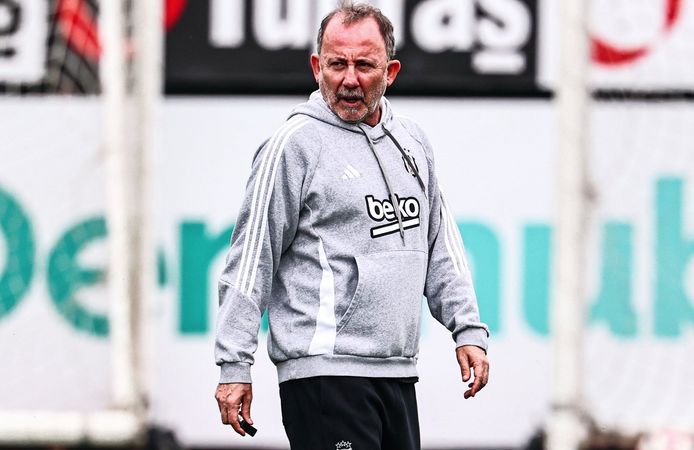 Beşiktaş'ta yılın transfer bombası: Yıldız sol bek ile anlaşma tamam!