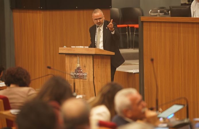 AK Parti’den CHP’ye sert çıkış: ‘İzmir İçin Biz Çalıştık, Onlar Koltuk Kavgasında’