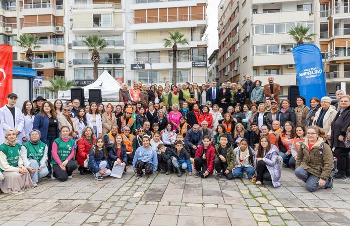 İzmir Dünya Gönüllüler Günü’nde iyilik için tek yürek oldu