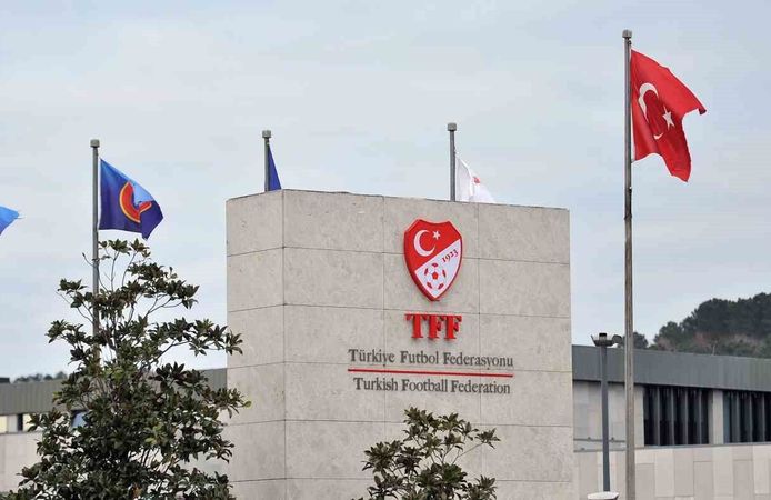 Yeşil sahada radikal karar: Ağzını kapatana kırmızı kart!