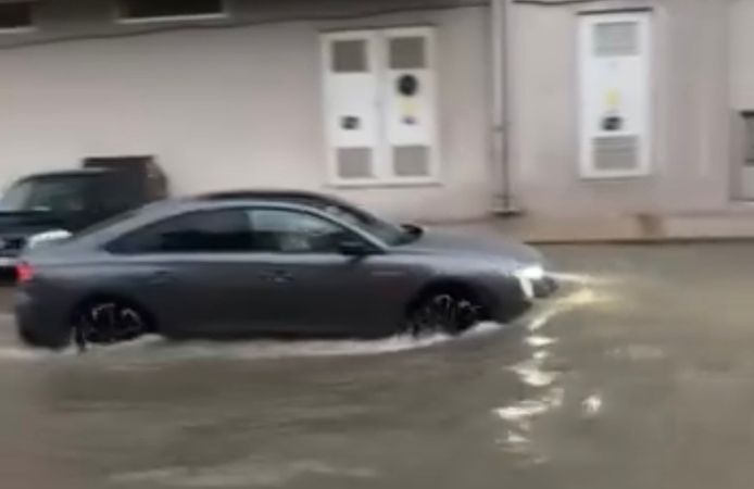 İzmir'de sağanak yağışın hasarı büyük!