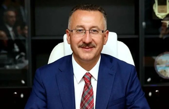 Adapazarı Belediye Başkanı Mutlu Işıksu partisinden istifa etti