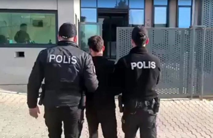 İzmir'de 47 yıl ve 33 yıl hapis cezasıyla aranan iki firari yakalandı