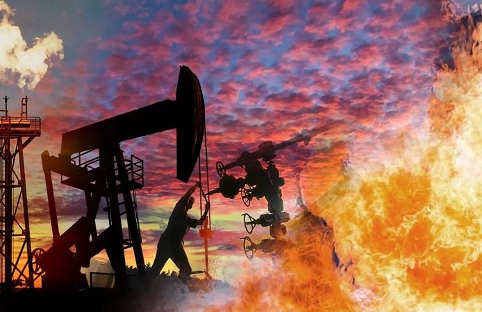 Dünya ekonomisinde 'abluka' şoku: Petrol 100 doları aştı, Hürmüz hattı karıştı!