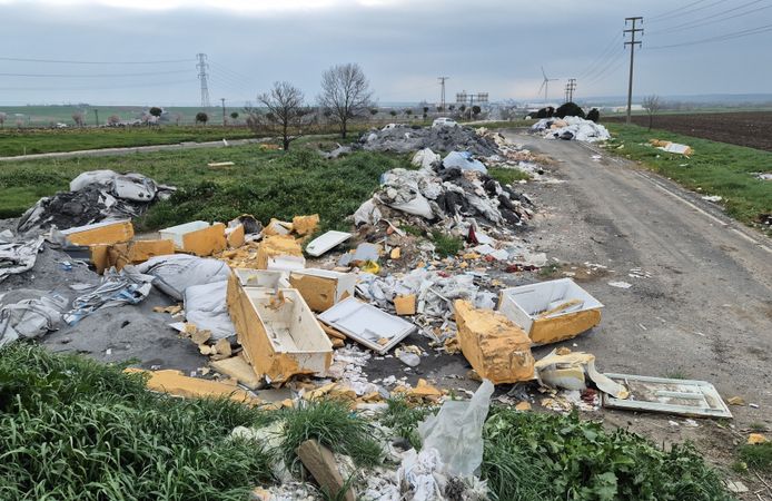Tekirdağ’da Ballıhoca merasına tonlarca atık döküldü