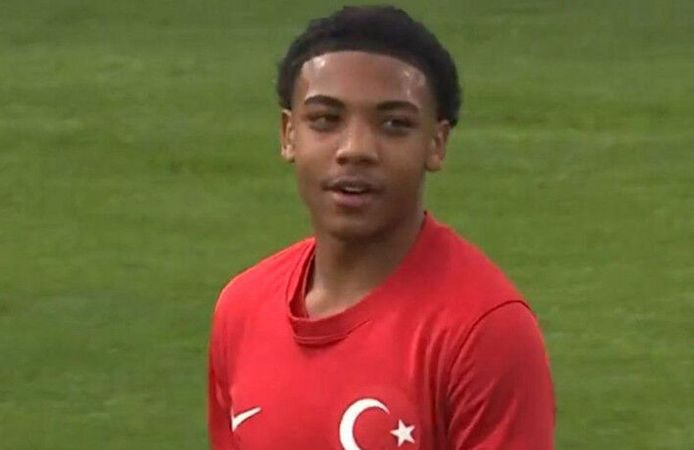 Türk futbolunun yeni parlayan yıldızı: Thierry Karadeniz kimdir?