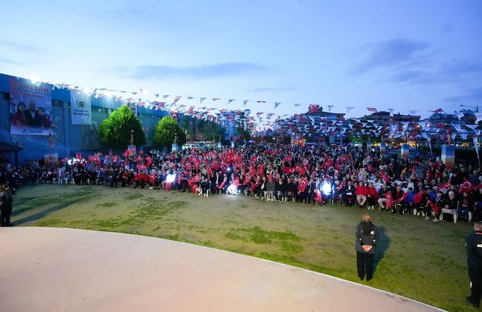 Gaziemir’de 23 Nisan coşkusu kortejle kutlandı