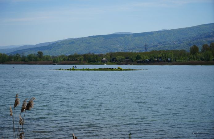 Sapanca Gölü’nde sular çekildi, gizemli ada ortaya çıktı