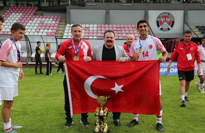 Bergamalı Milli Futbolcu Semih Ayriç Dünya Şampiyonu oldu!