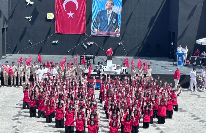 Çeşme’de 19 Mayıs Coşkusu: Kalpler vatan için attı…