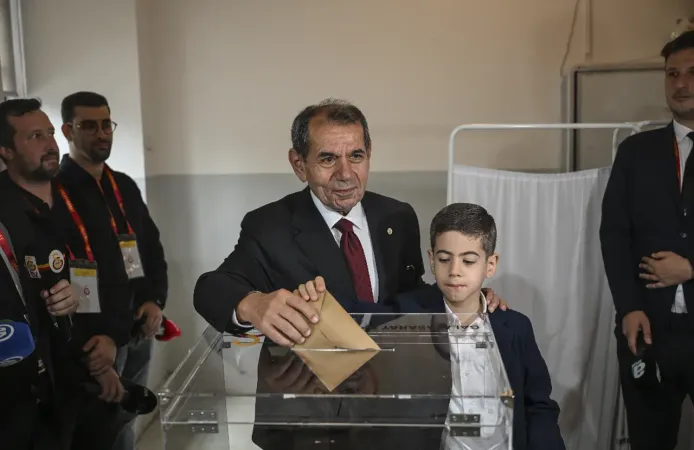 Galatasaray'da Dursun Özbek yeniden başkan