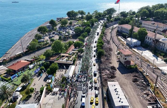 Bisiklet turu ve millî maç coşkusu Yeşilay etkinliğinde bir araya geldi