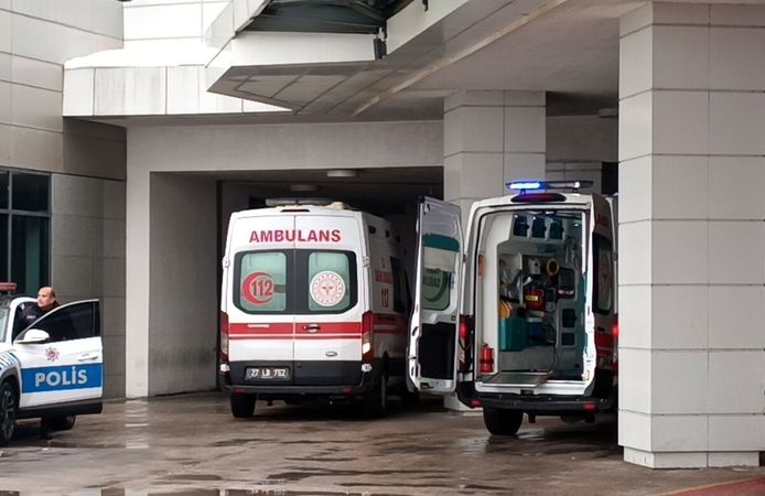 Karne sevinci kabusa döndü: Parktaki öğrenci kavgasında kan aktı!