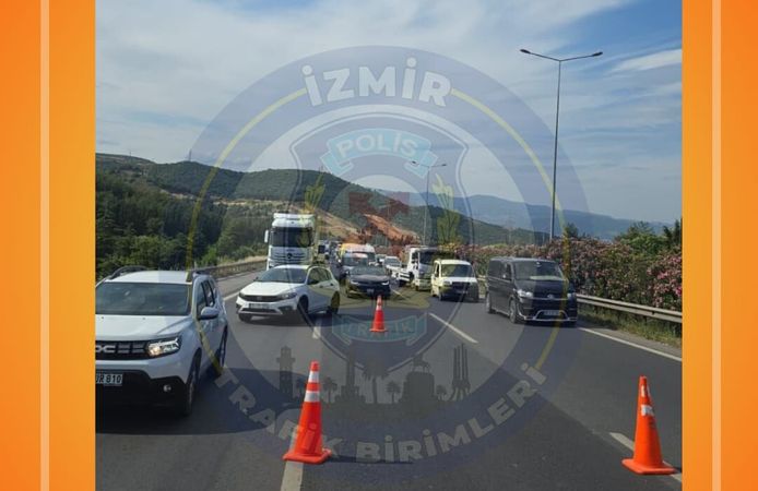 Buca yolunda arızalı çekici trafiği kilitledi!
