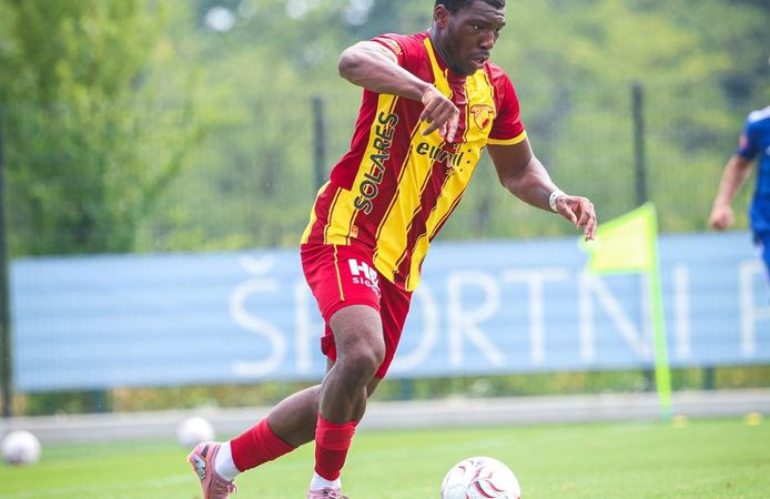 Göztepe’de Sinclair Armstrong taraftardan tam not aldı